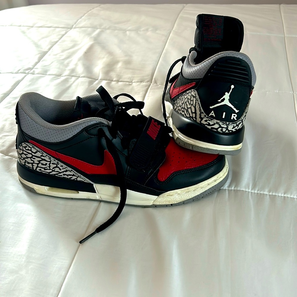 NIKE Air Jordan low top Boys 7Y sneakers